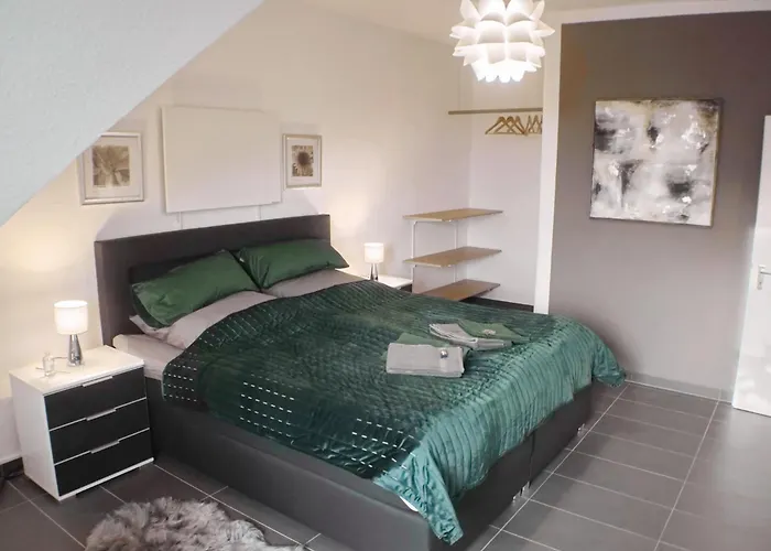 Modernes, Zentrales Apartment In Troisdorf, Region Koeln Bonn, 3 Etage, Maximal Fuer 4 Personen, Parkplatz & Netflix Inklusive