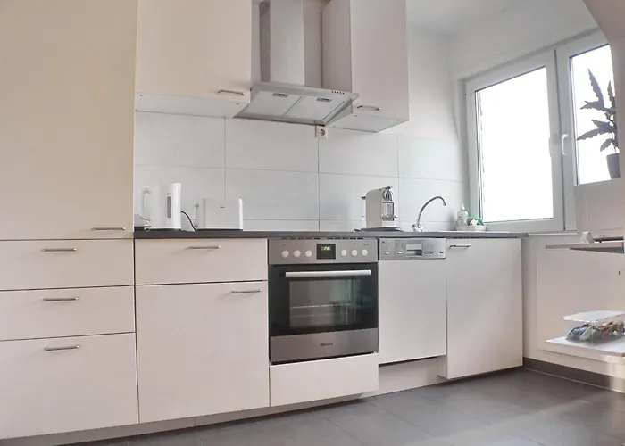 Modernes, Zentrales Apartment In Troisdorf, Region Koeln Bonn, 3 Etage, Maximal Fuer 4 Personen, Parkplatz & Netflix Inklusive