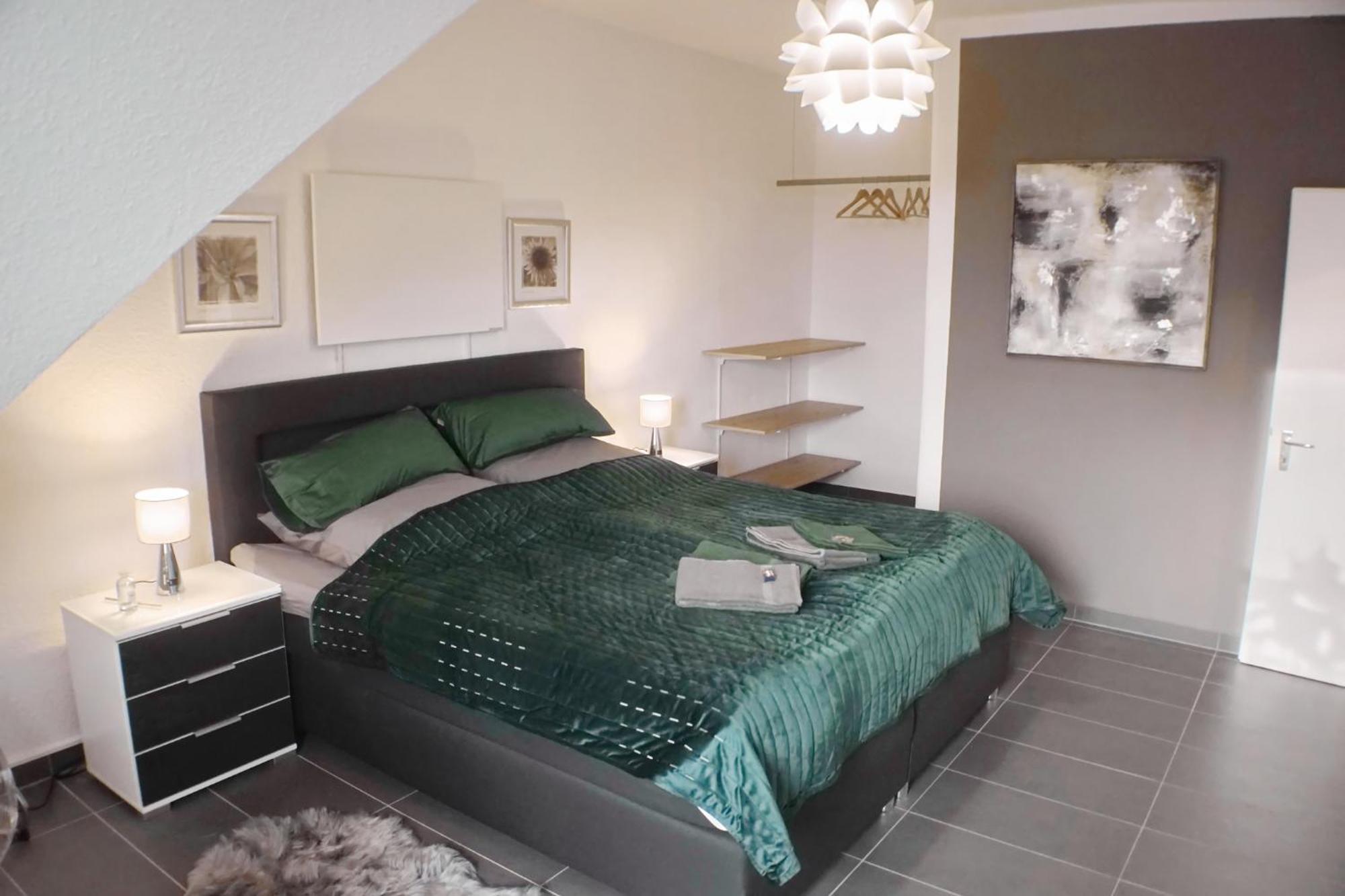 Modernes, Zentrales In Troisdorf, Region Koeln Bonn, 3 Etage, Maximal Fuer 4 Personen, Parkplatz & Netflix Inklusive