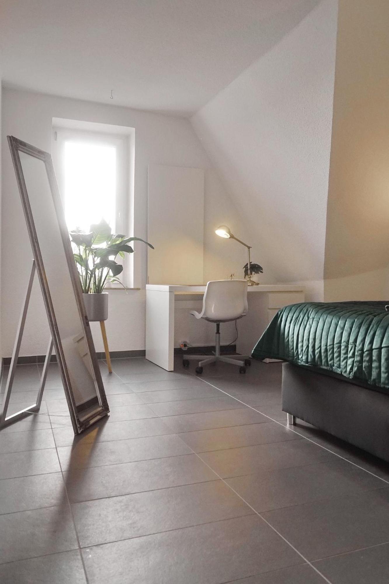Modernes, Zentrales In Troisdorf, Region Koeln Bonn, 3 Etage, Maximal Fuer 4 Personen, Parkplatz & Netflix Inklusive Apartment *